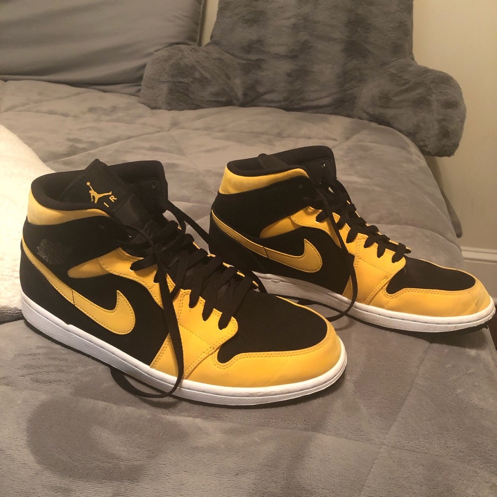 Nike Air Jordan 1 Mid Reverse New Love